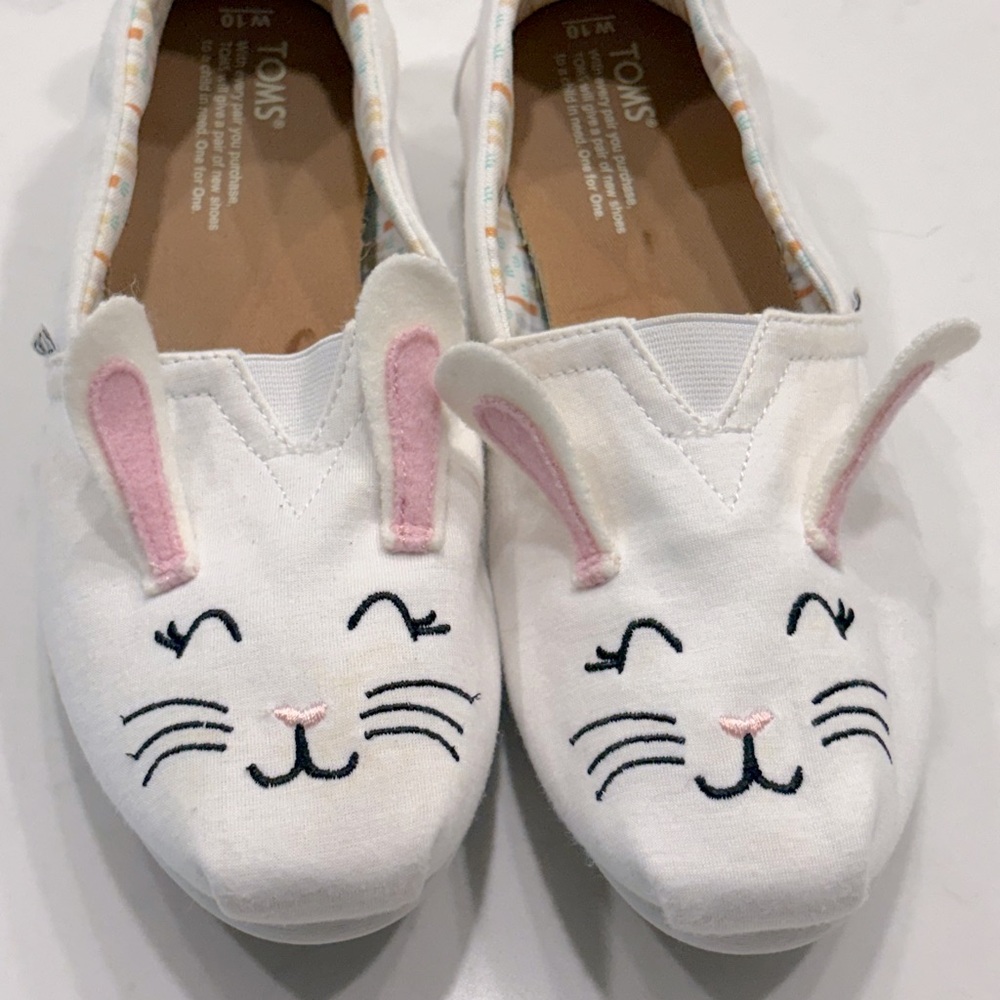 Tom’s bunny flats 🐰 cutest little white Easter bunny shoes!